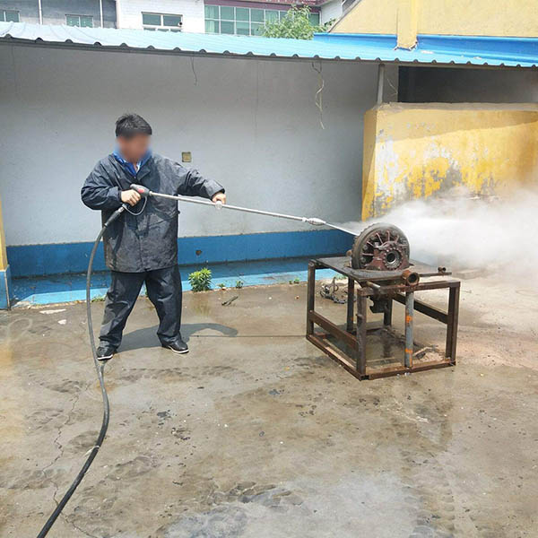 高壓污水管道疏通器清洗除垢使用現場